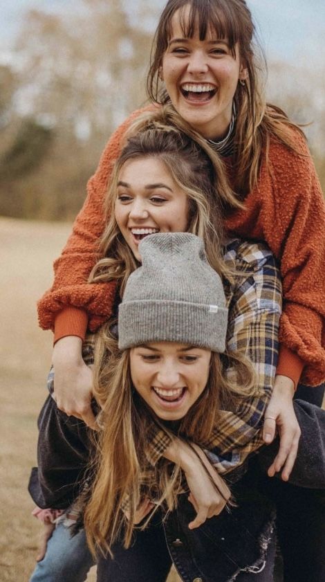 John Luke, Bff Photography, Sisters Photoshoot Poses, Sister Photography, Sisters Photoshoot, Best Friend Photography, Best Friend Poses, Best Friend Photoshoot, Bff Photoshoot Poses