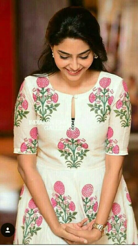 230+ Latest Kurti Neck Designs For Salwar Suit (2021) Images with Patterns Aishwarya Lekshmi, डिजाइनर कपड़े, Salwar Neck Designs, Churidar Neck, Simple Kurta, Churidar Neck Designs, Stylish Kurtis Design, New Kurti Designs, Simple Kurti