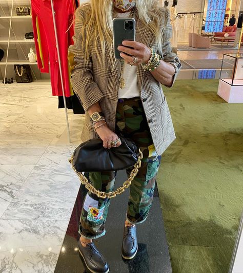 Lori Hirshleifer’s Instagram profile post: “🍩🍩🍩 @celine @newbottega @newbottega @therow @atelierandrepairs @hirshleifers” Lori Hirshleifer Style, Lori Hirshleifer, Champagne Brunch, Parisian Vibes, Italy Holidays, Fall Fit, Role Model, Cambridge Satchel Company, Spring Style