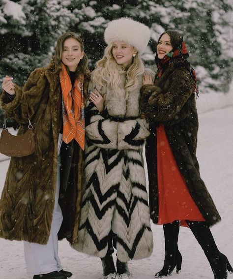 Russian Girl Aesthetic Outfit, Winter Russian Outfits, Russian Womens Fashion, Russian Girl Outfit, Russian Girls Style, Russian Winter Fashion, Russian Woman Aesthetic, Russian Fashion Street, Russian Style Fashion