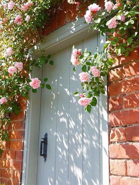 Cottage Front Doors, Cottage Door, Red Brick House, English Country Gardens, Front Door Colors, House Exteriors, Beautiful Spaces, Climbing Roses, Garden Doors