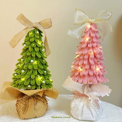 Table Flower Centerpieces, Mini Christmas Tree Diy, Artificial Flower Bouquets, Mini Christmas Tree Decorations, Pipe Cleaner Flowers, Christmas Bouquet, Easy Paper Flowers, Pipe Cleaner Crafts, Diy Crafts Paper Flowers