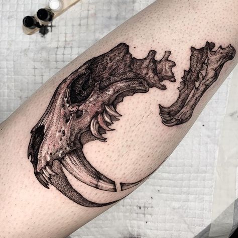 Necromancer Tattoo, Tiger Skull, Neo Tattoo, Blackwork Designs, Back Piece Tattoo, Lobe Piercing, Dark Tattoo, Tiger Tattoo, Blackwork Tattoo