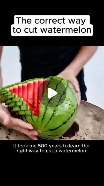 Watermelon Hacks, Fruit Presentation, Veggie Art, Refreshing Snacks, Watermelon Designs, Watermelon Party, Cut Watermelon, Ripe Fruit, Watermelon Fruit