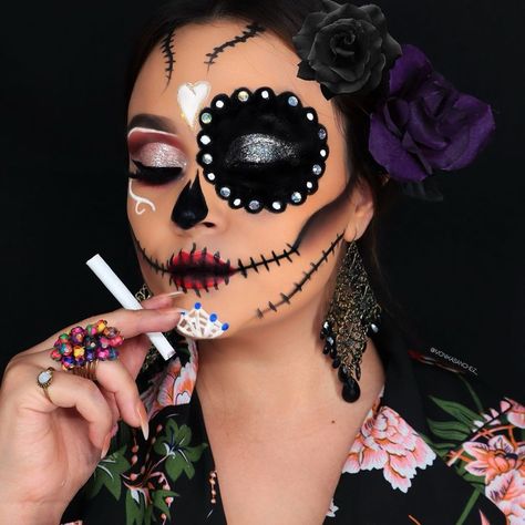 Dark Makeup, Face Painting, Maquillaje De Ojos, Halloween Face, Face Makeup, Halloween Face Makeup, Make Up, Halloween, Makeup