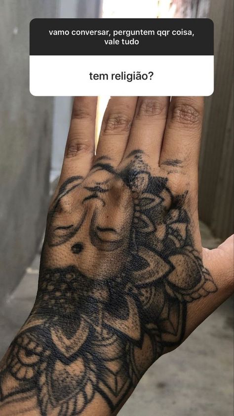 🍸 Japanese Hand Tattoos, Full Hand Tattoo, Wrist Tattoo Ideas, Buddha Tattoo Design, Armband Tattoos, Hand Tattoos For Girls, Cute Hand Tattoos, Black Girls With Tattoos, Tattoos For Black Skin