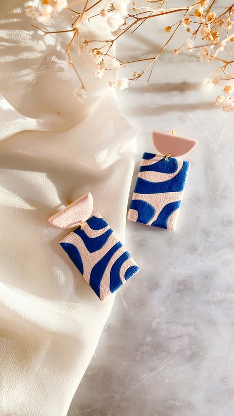 Minimalist Clay Earrings, Fimo Earrings Ideas, Clay Earring Designs, Fimo Clay Earrings, Clay Jewellery Handmade, Unique Clay Earrings, Blue Clay Earrings, White Clay Earrings, Cercei Din Lut Polimeric