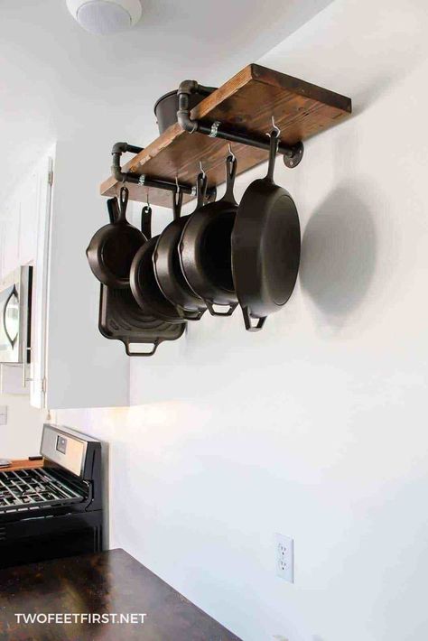 Do you want a way to have more storage space in your ktichen? Have you thought about hanging your cooking pans? This would give you more space in your kitchen cabinets. Use this DIY tutorial to build an industrial pan rack using pipe and wood! #twofeetfirst #diy #kitchen Desain Pantry Dapur, Organiser Cucina, Pan Storage, Desain Pantry, Kitchen Design Diy, Pan Rack, Iron Storage, Diy Kitchen Decor, Diy Kitchen Storage