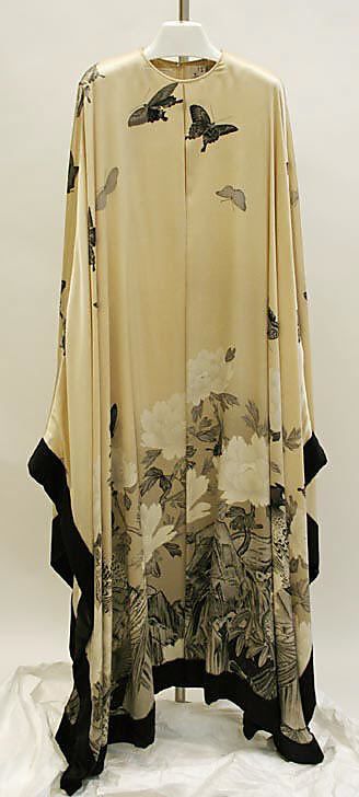 Hanae Mori (Japanese) kimono inspired caftan Hanae Mori, Salwar Kamiz, Japanese Dress, Vintage Couture, Dress Spring, 1920s Fashion, Moda Vintage, Mode Vintage, Mode Inspiration