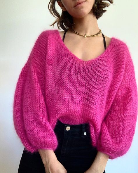 Knit a Casual Jumper Sweater Made With Mohair | KnitHacker Mohair Sweater Outfit, Mohair Sweater Pattern, Mohair Sweater Knit, Jumper Pattern, Mohair Jumpers, Knit Cardigan Pattern, Jumper Patterns, Chunky Knitting, Magic Loop