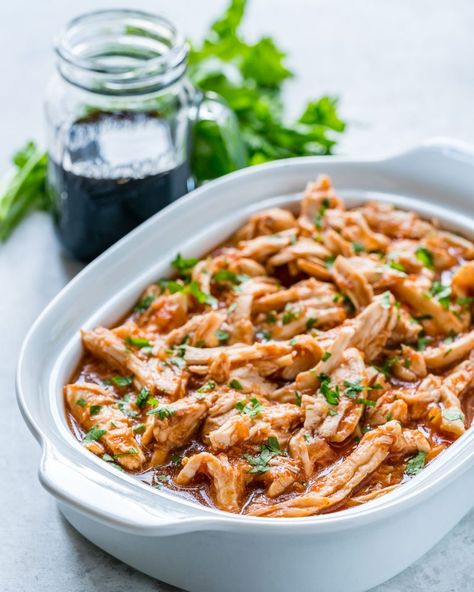 Eat Clean with this 3-Ingredient Crock Pot Pulled Chicken! | Clean Food Crush Crock Pot Pulled Chicken, Chicken Crock Pot Recipes, Crockpot Pulled Chicken, Pulled Chicken Recipes, Chicken Crock Pot, Healthy Chicken Recipes Easy, Crock Pot Recipes, Clean Food Crush, Food Crush