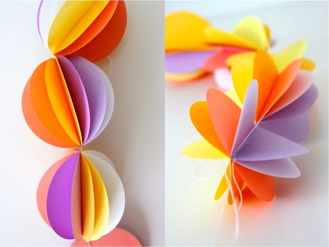 Paper Ball Chains – MADE EVERYDAY Paper Ball, Paper Party Decorations, Paper Balls, Instruções Origami, Paper Chains, Paper Art Craft, Paper Garland, Style Deco, Craft Club