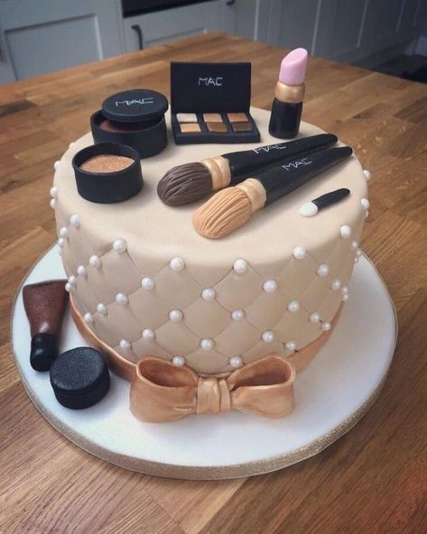 Makeup Birthday Cakes, Girly Birthday Cakes, Candy Birthday Cakes, Fondant Cake Designs, Make Up Cake, Cake Decorating Ideas, Beautiful Birthday Cakes, Crazy Cakes, Pretty Birthday Cakes