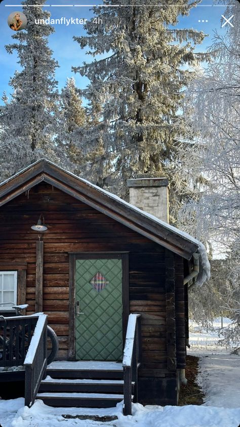 Winter cabin holiday getaway snow instagram insta story 2023 Cabin In Winter, Cabin Holiday, Holiday Getaway, Winter Cabin, Insta Story, Instagram Story, Cabin, Instagram