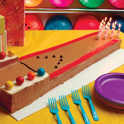 Bowling Lane Cake Bowling Cakes, Bowling Party Ideas, Bowling Cake, Bowling Lane, Lane Cake, Bowling Birthday Party, Bowling Birthday, Torte Cupcake, Kid Party Ideas