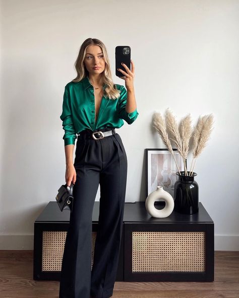 Fashionista Office Outfits, Elegantes Party Outfit, Satijnen Blouses, Office Party Outfits, Chique Outfit, Party Outfits Night, Stil Elegant, Event Outfit, Classy Work Outfits