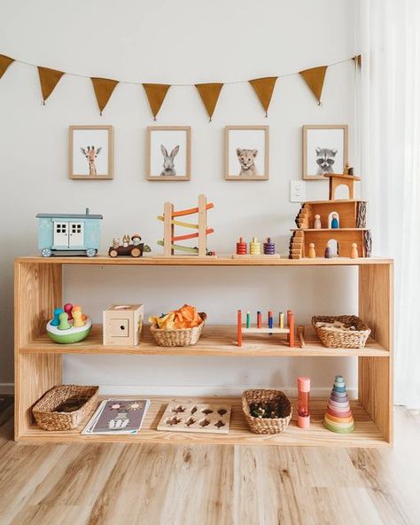 Kids Play Room Book Shelves, Open Toy Shelving, Montessori Playroom Shelves, Montessori Shelf Living Room, Diy Montessori Toy Shelf, Montessori Shelf Diy, Montessori Toy Organization, Toy Shelf Ideas, Toy Shelf Organization