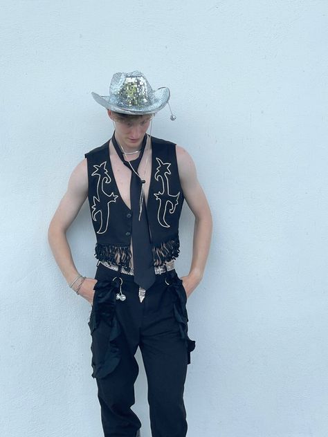 disco ball cowboy hat with bejeweled black vest with fringe. 
black and sprakly outfit Rave Cowboy, Pride Cowboy Outfit, Hot Halloween Outfits For Guys, Cowboy Costume Aesthetic, Cowboy Festival, Cowboy Vest Outfit, Space Cowboy Costume Men, Cowboy Disco Outfit, Space Cowboy Outfit