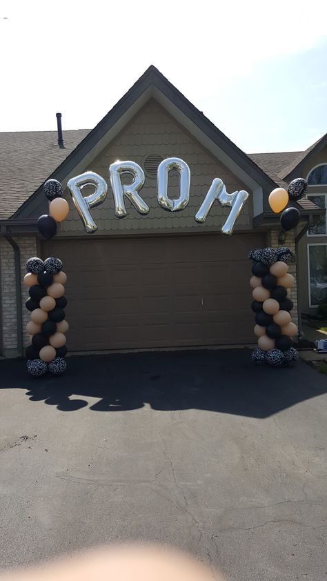 Prom Send Off Ideas, Prom Send Off Ideas Decorations, Prom Theme Party, Prom Party Ideas, Send Off Ideas, Prom Send Off, Prom Balloons, Prom Party Decorations, Prom Planning