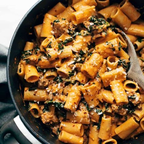 Date Night Rigatoni with Sausage and Kale Recipe - Pinch of Yum Date Night Rigatoni, Date Night Pasta, Rigatoni With Sausage, Fennel Pasta, Sausage Kale, Tomato Cream Sauce, Resep Pasta, Date Night Recipes, Sauce Pasta