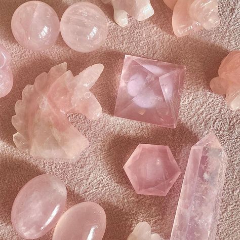 💕 Rose | Courtz | Crystals LLC on Instagram: “💕 Is there anything better than some gemmy Rose Quartz???? . . Rose Quartz is the ultimate heart stone. It is known as the stone of love…” Rose Cortez Crystal, Soft Witch Aesthetic, Angelic Core, Free Your Mind Art, Love Quartz, Aphrodite Altar, Sunset Over The Ocean, Quarts Crystal, Full Moon Night