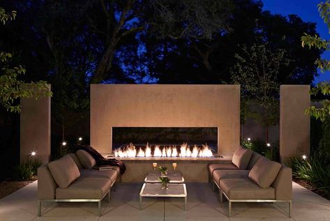 Magnificent dream home showcases views over San Francisco Bay Modern Outdoor Fireplace, Deck Fireplace, Terrasse Design, Outdoor Fireplace Designs, Backyard Fireplace, White Fireplace, Outdoor Room, Modern Backyard, Bbq Area