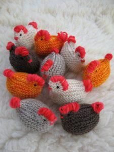 15 Free Animal Knitting Patterns - The Funky Stitch Hantverk Diy, Confection Au Crochet, Animal Knitting Patterns, Red Yarn, Knitted Animals, Knit Or Crochet, Knitted Toys, Yarn Crafts, Crochet Crafts