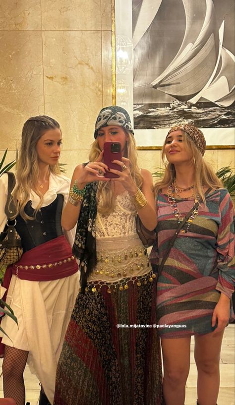 #halloween #costumes #pirate #halloweencostume #aesthetic #fall Pirate Outfit Women, Halloween Costumes Pirate, Hot Halloween Costumes Women, Halloween Costumes Women Creative, Purim Costumes, Female Pirate Costume, Rave Fits, Diy Costumes Women, Pirate Halloween Costumes