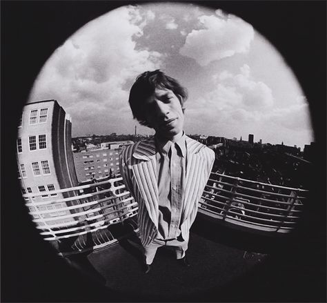 The Stones' Fish-eye Shots in The 60's Fisheye Photography, Wide Angle Photography, Nam June Paik, Photographie Portrait Inspiration, Intimate Photos, Fish Eye, Fish Eye Lens, Eye Photography, Robert Plant