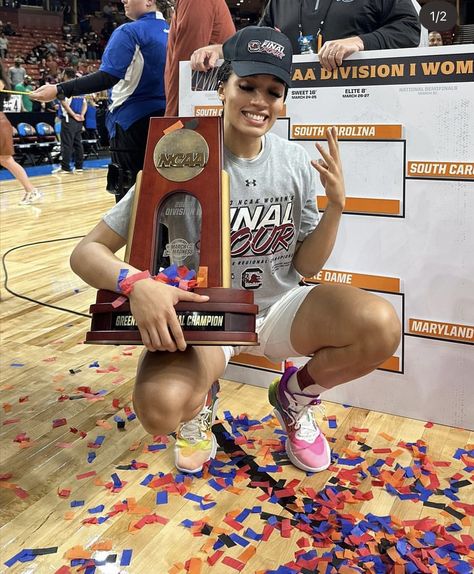 Woman Basketball Aesthetic, College Womens Basketball Aesthetic, Ncaa Womens Basketball, Basketball Manifestation, Womens College Basketball, Women’s Basketball, Wnba Women, College Basket, Basketball Women