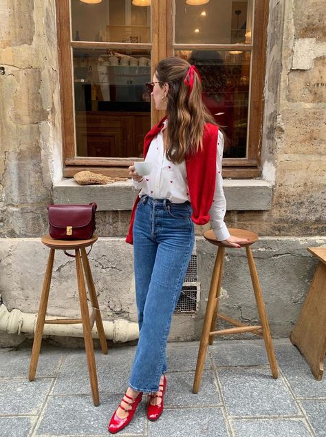 10 Easy Ways To Style Red Shoes This Season Vintage Romantic Style, Italian Clothes Women, Classic American Aesthetic, How To Wear Red Shoes, Red Outfits For Women Classy, Classy Red Outfits, Cherry Red Shoes Outfit, Red Heels Outfit Classy, Red Bottom Outfits