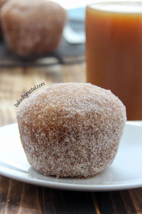 Apple Cider Donut Muffin Recipe from @bakedbyrachel Apple Cider Donut Muffins, Cider Recipes, Muffin Breakfast, Breakfast Baking, Donut Muffins, Apple Recipe, Donut Dessert, Breakfast And Brunch, Muffin Man