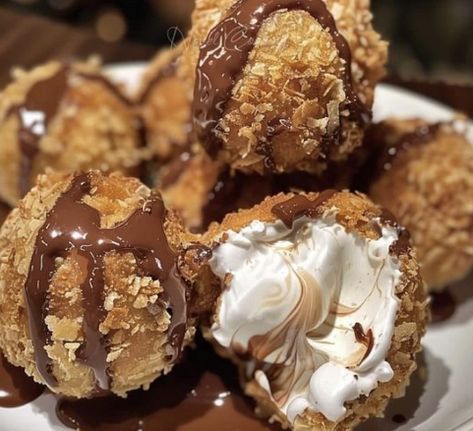 Crispy Fried smores – Tnextrecipes Fried Smores, Vegan Pancake Mix, Large Marshmallows, Smore Recipes, Bombe Recipe, Recipes With Marshmallows, Honey Buns, Deep Fryer, Peanut Butter Chips