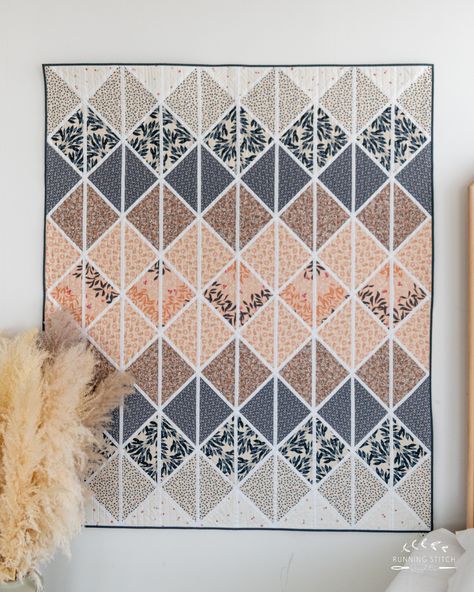 Modern Quilt Designs Inspiration, Boho Quilt Patterns Free, Large Print Quilt Patterns, Modern Quilts Ideas, Classic Quilt Patterns, Quilt Patterns Modern, Floral Quilt Patterns, Quilt Pictures, Wall Quilt Patterns