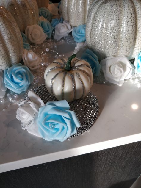 Dyi Cinderella table decorations Cinderella Wedding Centerpieces Diy, Cinderella Table Decorations, Cinderella Table Setting, Cinderella Pumpkin Centerpiece Ideas, Cinderella Wedding Centerpieces, Quince Centerpiece, Sweet 16 Cinderella Theme, Cinderella Decorations, Cinderella Centerpiece