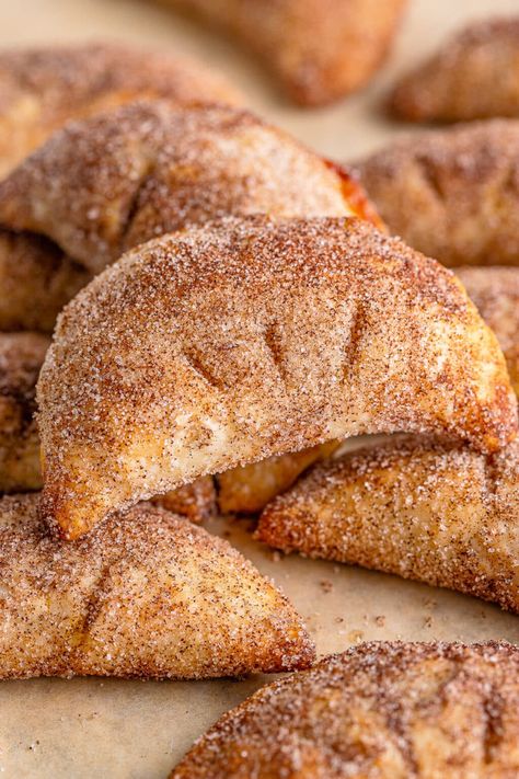 Pumpkin Hand Pies are the perfect blend of flaky pie crust and creamy pumpkin filling, making them a delicious treat for any time of day. Hand Held Desserts, Battered Chicken Tenders, Cinnamon Sugar Desserts, Pumpkin Hand Pies, Battered Chicken, Ready Made Pie Crust, Hand Pie Recipes, Fried Pies, Mini Pumpkin Pies