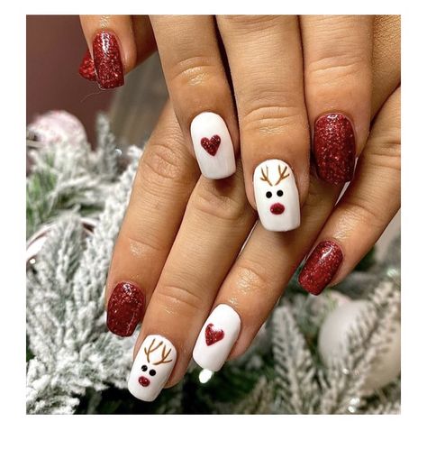 #amazing #christmas #nails #nailart Cute Small Christmas Nails, Christmas Manicure Ideas For Short Nails, Nailart Winter, Nail Ideas Christmas, Nails Acrylic Christmas, Green Christmas Nails, Nail Designs Christmas, Nail Art Christmas, Nail Art Noel