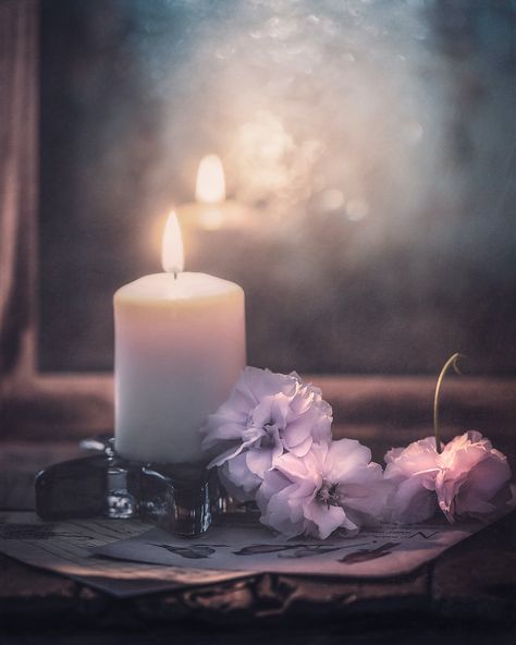 Flowers And Candles Aesthetic, Wallpapers Candles, Candle Pictures, Candle Wallpaper, Aesthetic Candle Pictures, Candle Light Aesthetic, Candle Light, Sundae Candles, Candle Light Photography