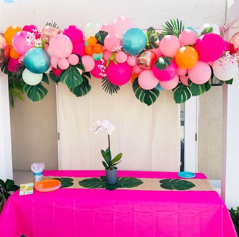 1st Birthday Tropical Theme, Tropical Balloon Arch Backdrop, Balloon Luau Decorations, Tropical Theme Balloon Garland, Tropical Birthday Backdrop, Hawaii Birthday Party Ideas For Adults, Summer Ballon Arch, Tropical Balloon Backdrop, Tropical Fiesta Party