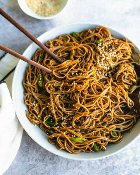 Quick Soba Noodles (Fast & Easy!) – A Couple Cooks Soba Noodle Recipes, Soba Noodles Recipe, Vegan Noodles, Soba Noodle, Noodle Recipes Easy, Vegetarian Cookbook, Couple Cooking, Meatless Mondays, Soba Noodles