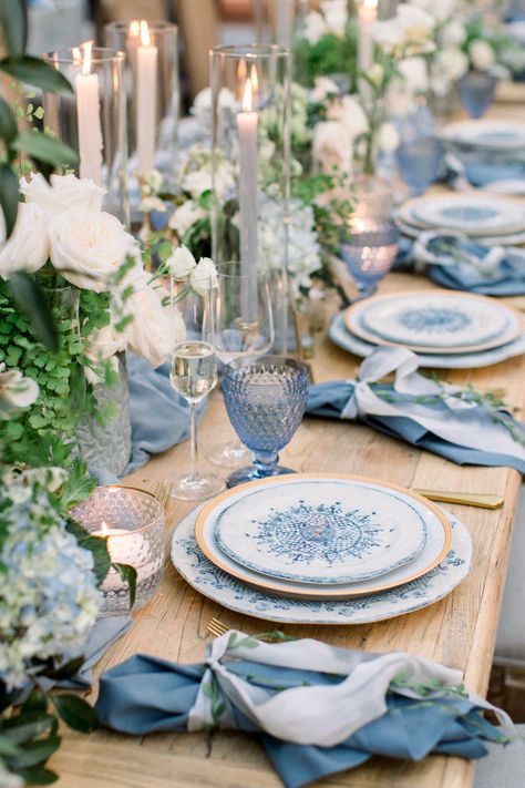 #blueandwhite and gorgeous all over in California.   DJ: @elevatedpulse Invitations: @agoodaffair Event Design: @agoodaffair Resort: @rancholaslomas Rentals: @agoodaffair Rentals: @foundrentals Beauty: @designvisage Rentals: @theark_ Cake: @simplysweet0 Dinner Decor, Martha Weddings, Azul Serenity, Tafel Decor, Blue Wedding Inspiration, Wedding Colors Blue, Beautiful Table Settings, Dusty Blue Weddings, Wedding Table Settings