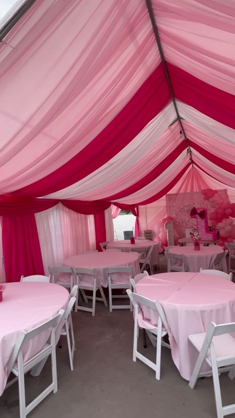 Pink Tent Draping, Pink Birthday Set Up, Party Tent Decorations Birthday, Black And Pink Party Theme, Pink Birthday Table, Barbie Table Decorations, Pink Birthday Dinner, Wedding Tent Draping, Party Tent Decorations