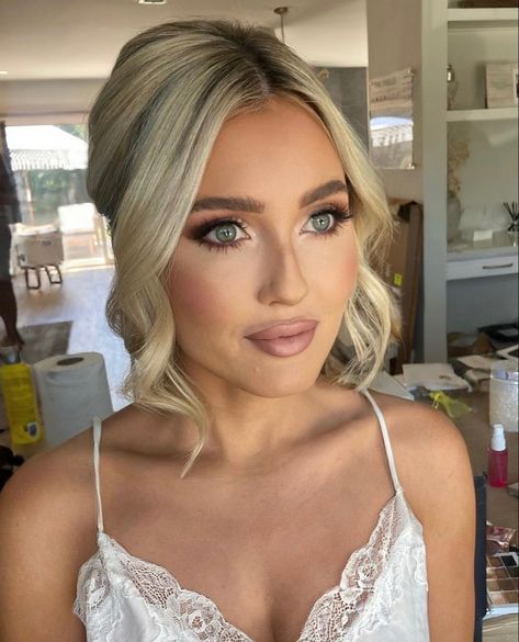 Hair And Makeup Bridesmaid, Classic Glam Wedding Makeup, Bridesmaid Makeup Grey Eyes, Wedding Makeup On Blondes, Wedding Makeup Inspo Blue Eyes, Full Glam Bridal Makeup Green Eyes, Bridal Angel Makeup, Bride Makeup Hazel Eyes Blonde Hair, Fall Wedding Makeup For Bride Green Eyes