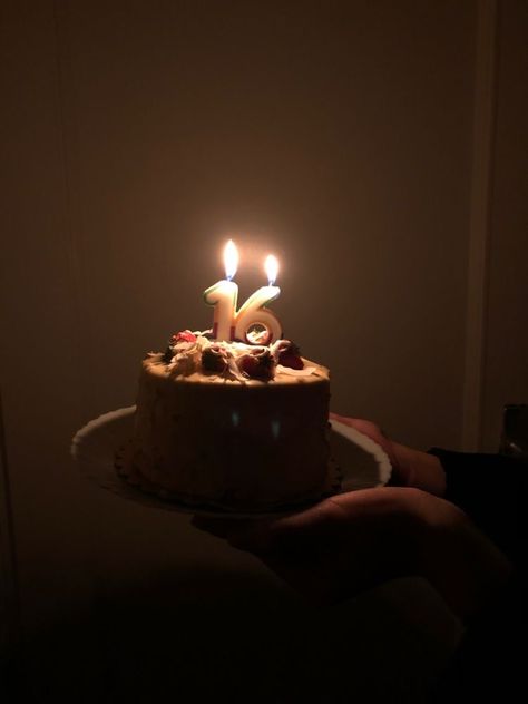 Pics With Birthday Cake, Birthday 16 Aesthetic, Happy Birthday To Me Aesthetic, Cake 16th Birthday, Happy Birthday 16, 16th Birthday Cake, Cute Birthday Pictures, 16 Birthday Cake, Birthday Collage