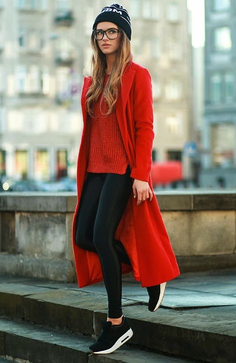 Ray Ban Wayfarer, Legging Outfits, Looks Street Style, Street Style Winter, Sport Chic, Red Coat, Red Outfit, 가을 패션, Looks Style