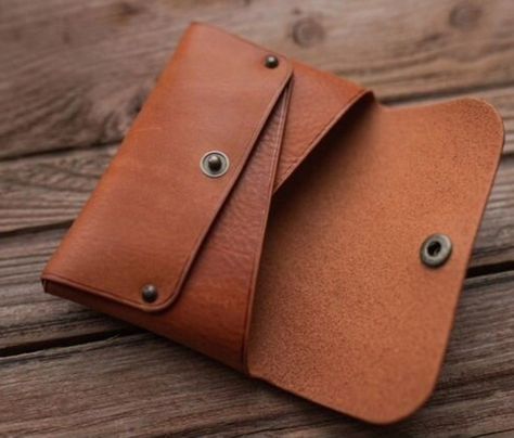 Diy Leather Wallet, Leather Wallet Design, Diy Leather Projects, Leather Wallet Pattern, Minimalist Leather Wallet, Diy Leather Bag, Diy Bags Patterns, Leather Diy Crafts, Handmade Leather Wallet