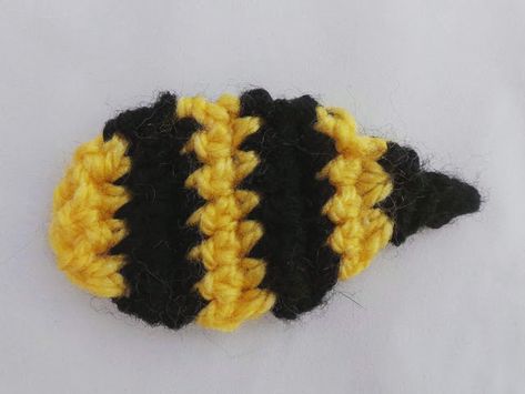 Crochet Bumble Bee Applique Pattern Free, Crochet Bee Applique Free Pattern, Bee Applique Pattern, Crochet Bee Pattern Free, Crochet Bee Applique, Crochet Bumble Bee, Bee Applique, Crochet Garland, Crochet Bunny Pattern