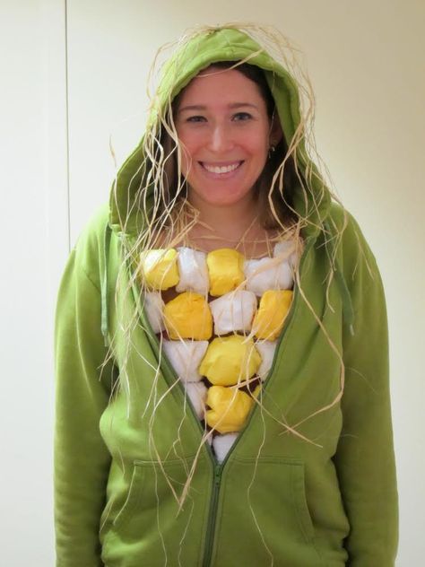 38 of the most CLEVER & UNIQUE Costume Ideas.....that no one else will be wearing this year! | via Make It and Love It Corn Costume, Food Halloween Costumes, Clever Halloween, Food Costumes, Clever Halloween Costumes, Diy Kostüm, Homemade Halloween Costumes, Hallowen Costume, Diy Halloween Costumes Easy