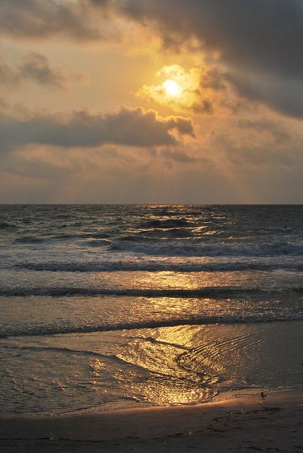 Beach Evening, Photography Beach, Beach Vibes, Clearwater Beach, I Love The Beach, Beach Scenes, Florida Travel, Florida Beaches, Beach Sand