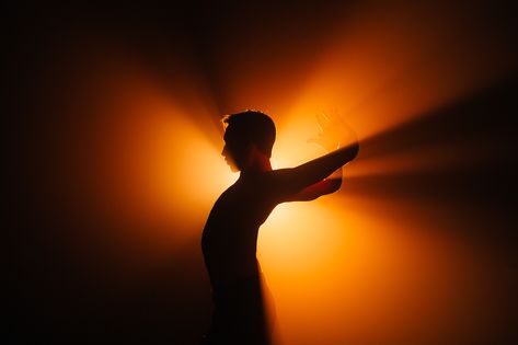 locked down / dance lab :: Behance Artificial Light Photography Ideas, Artificial Light Photography, Light Shoot, Dancer Photography, Photoshoot Portrait, Silhouette Photography, Moody Photography, Portrait Photography Men, Creative Shot